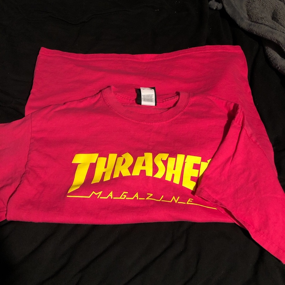 like new, hot pink, thrasher magazine tee!